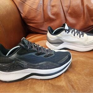 Saucony Endorphin Shift 2 Mens Black and White